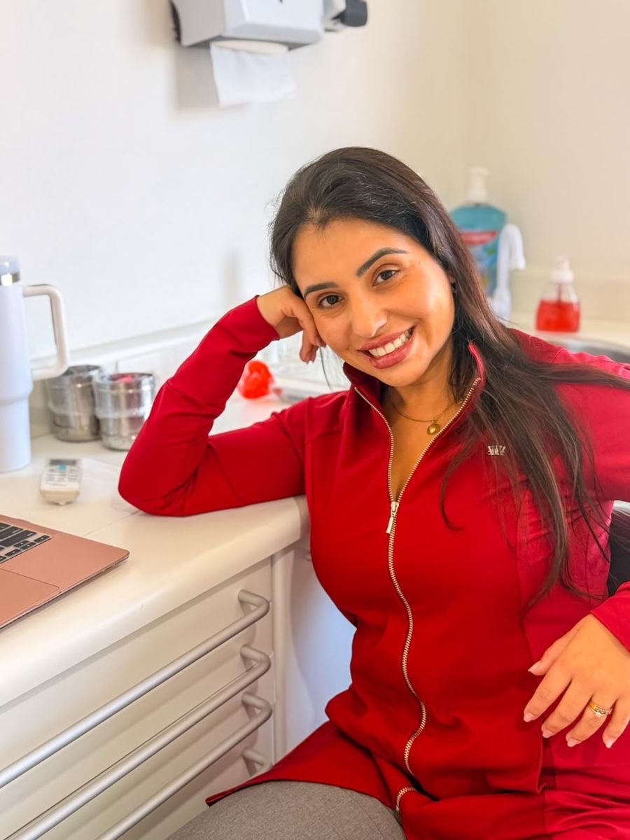 Dra. Laura Sabóia, cirurgiã-dentista